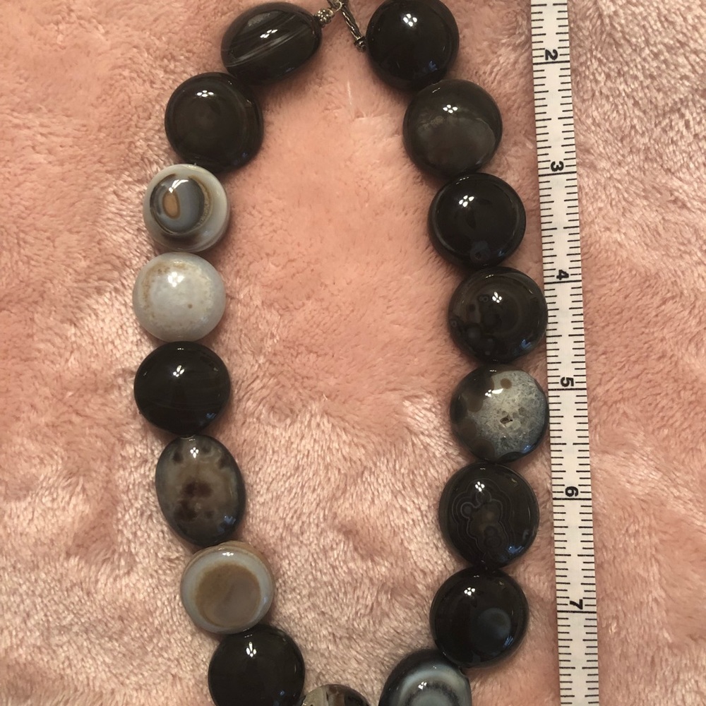 Smooth and sexy stone necklace
